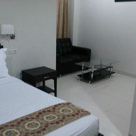 Hotel Pacific Амбон Экстерьер фото